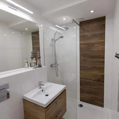 - Plaza W Zasiegu Reki, Promenada Wzdluz Morza Prowadzaca Do Mola, Pyszne Jedzenie W Poblizu - Karlikowska 13b 5 - 3 Min Do Plazy Apartman *