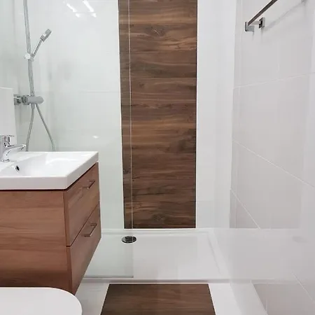 - Plaza W Zasiegu Reki, Promenada Wzdluz Morza Prowadzaca Do Mola, Pyszne Jedzenie W Poblizu - Karlikowska 13b 5 - 3 Min Do Plazy Apartman